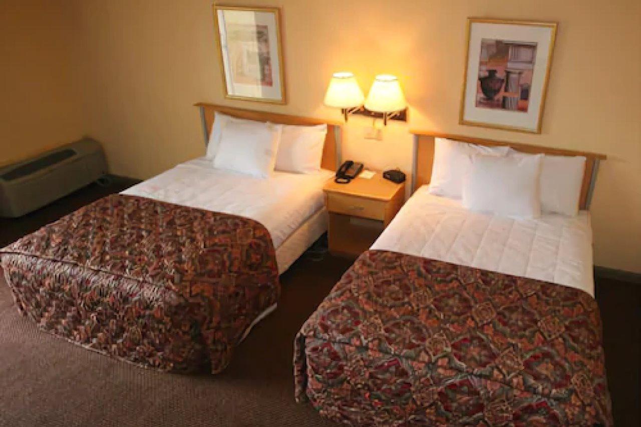 Knights Inn Six Flags Lodge West Zimmer foto